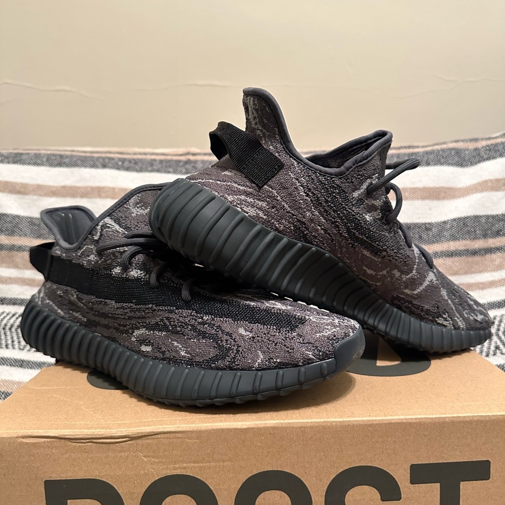 Yeezy Boost 350 V2 Dark Salt